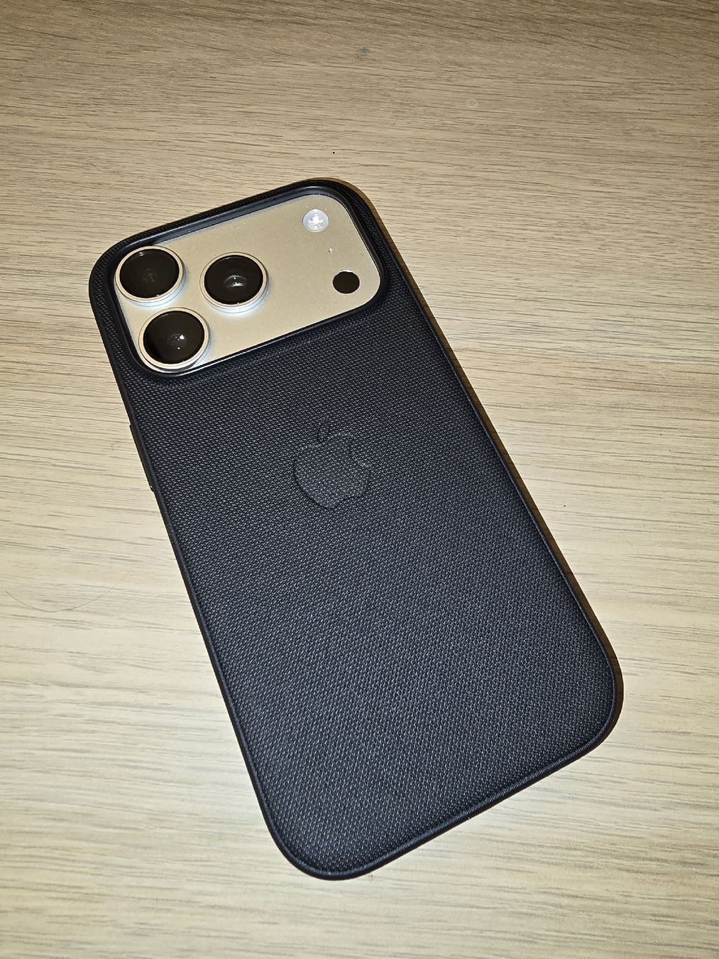 Apple Portables: Apple iPhone 18 Pro, Silver, with Multiple Phone Cases – Neuf (Voir description) à Horw par tmr_gd8w 2