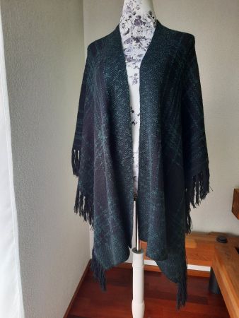 Damen Poncho Gr.S umgetragen