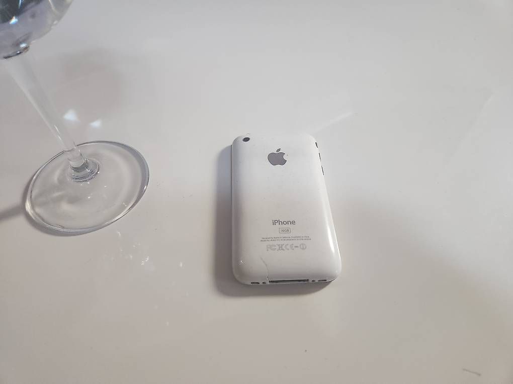 Portables: iPhone 3 16 GB Pour les collectionneurs  – D'occasion à Donneloye par ire_767q 2