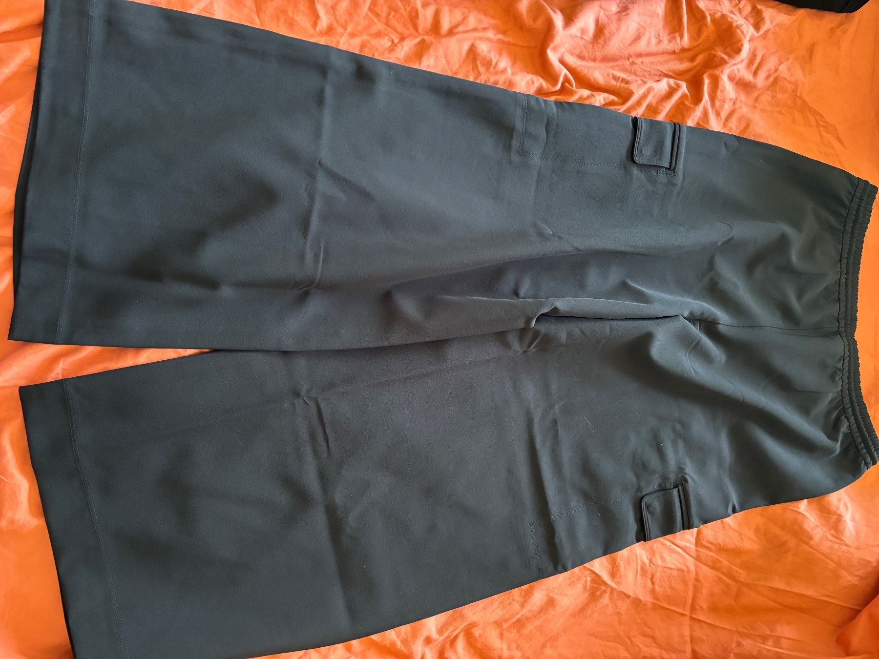Pantaloni: Athleta Promenade Cargo Pant - Taille M/P – Nuovo e nell'imballaggio originale da Peseux venduto da lal_gpc5 1