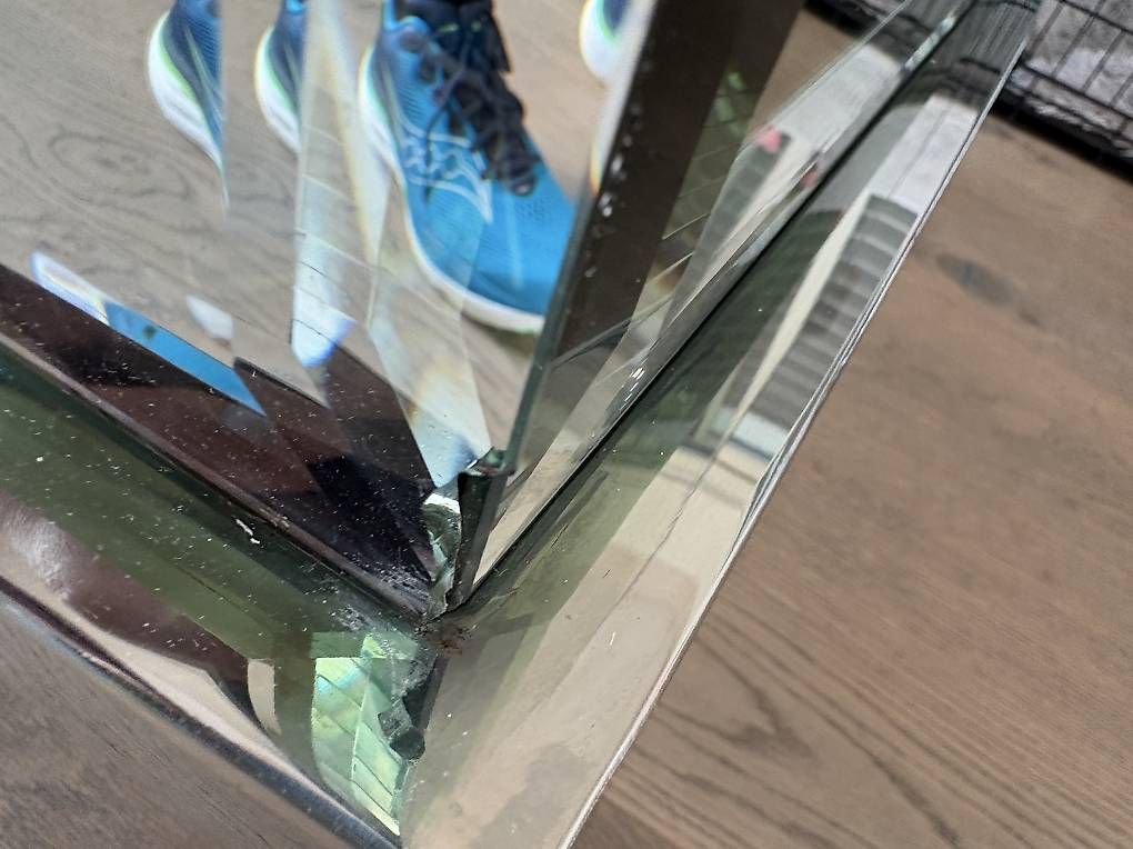 Tavoli: Salontisch aus Spiegelglas – Usato da Oberwil-Lieli venduto da onetwotree 3