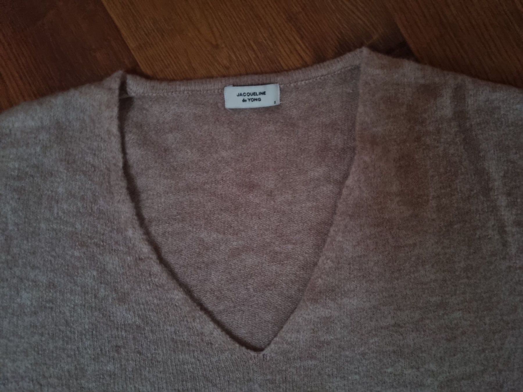 Pulls & Sweat-shirts: Pulli mit V-Auschnitt, Gr. S, beige – D'occasion à Vättis par cala010 1