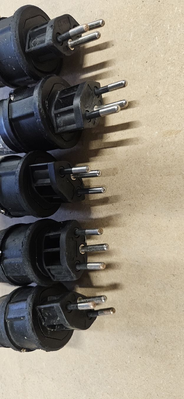 GIFAS Spine: 5x Stecker 3-polig 250V IP44  – Usato da Baar venduto da Vel...Baar45 3