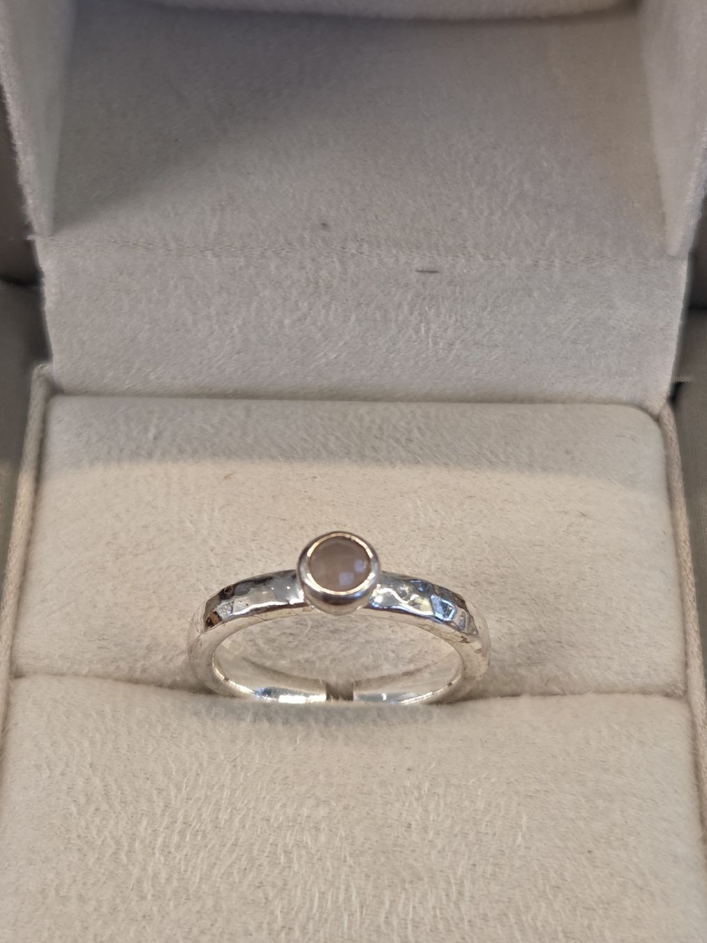 Ringe: schöner Fingerring, pink sand – Neu (gemäss Beschreibung) aus Wiesendangen von Sinhuk 1