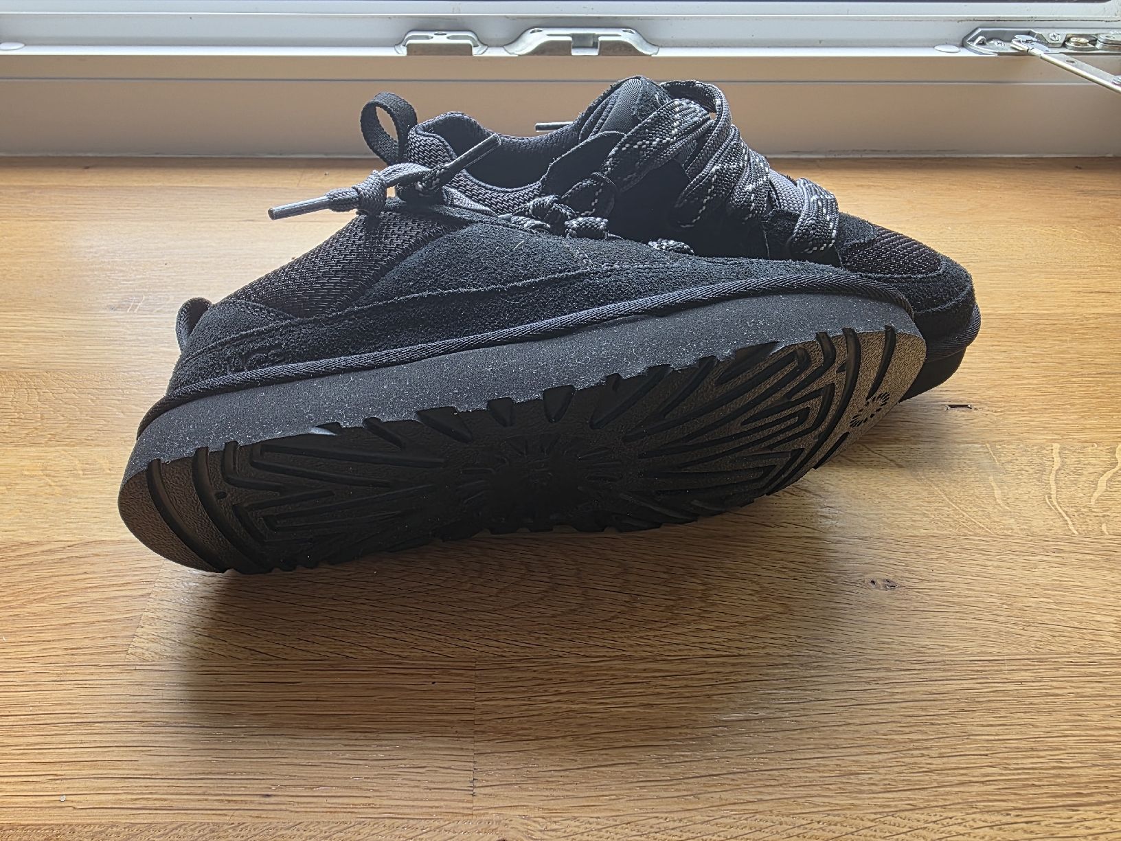 Adidas Damenschuhe: Adidas-UGG-Fashion – Neu (gemäss Beschreibung) aus La Chaux-de-Fonds von Pfer6799 6