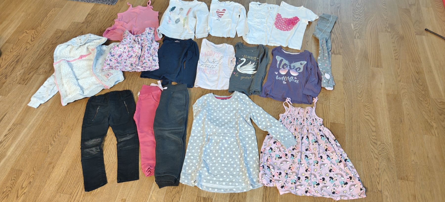 Kleiderpakete & -sets: Mädchen Set 17 Stück Grösse: 98 – Gebraucht aus Obernau von ChooseWisely