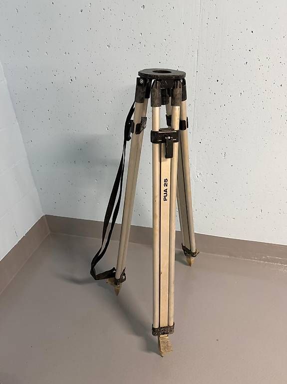 Misurare: Laser-Nivelier-Stativ – Usato da Büsserach venduto da ooe_q2yl