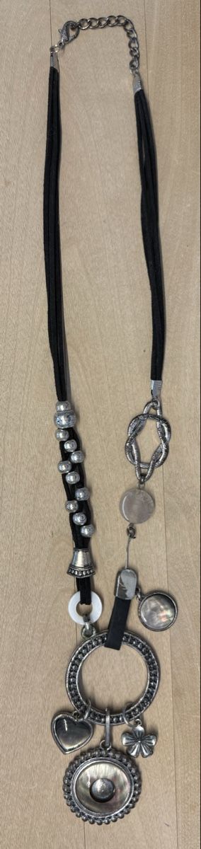 Catenine: Halskette mit Anhänger, trendiger Look! – Usato da Lyss venduto da Sibella56