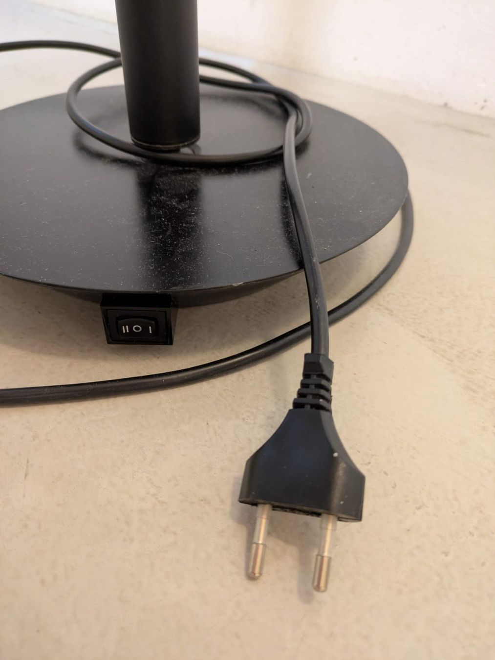 Lampen: Schwarze Stehlampe – Gebraucht aus Oberwil BL von feeeenstaub 3