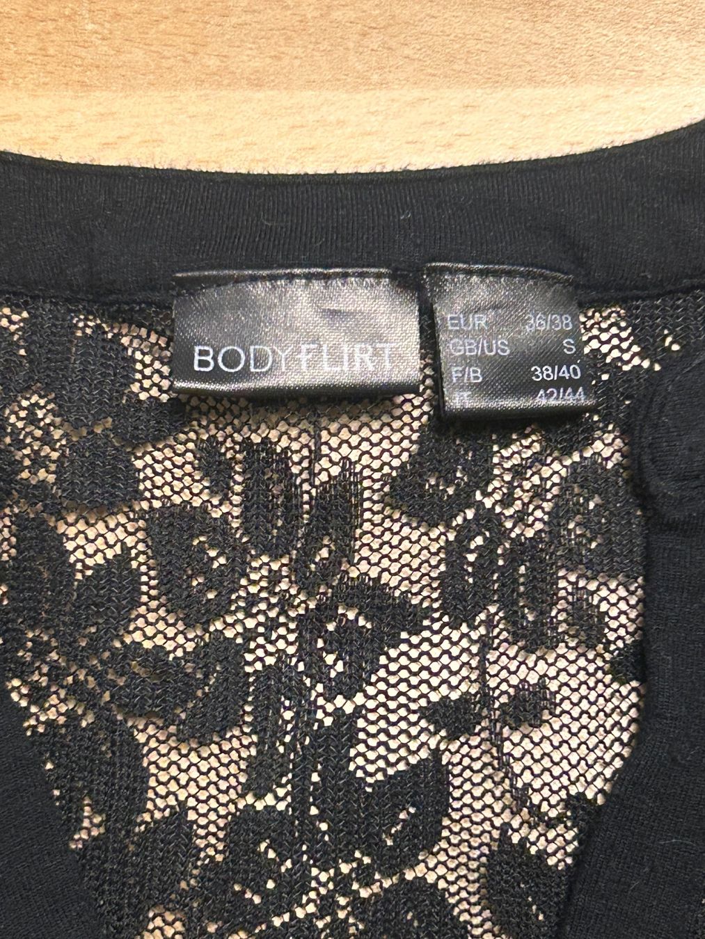 T-Shirts: Maglietta con pizzo – Gebraucht aus Bellinzona von RossoScarlatto 4