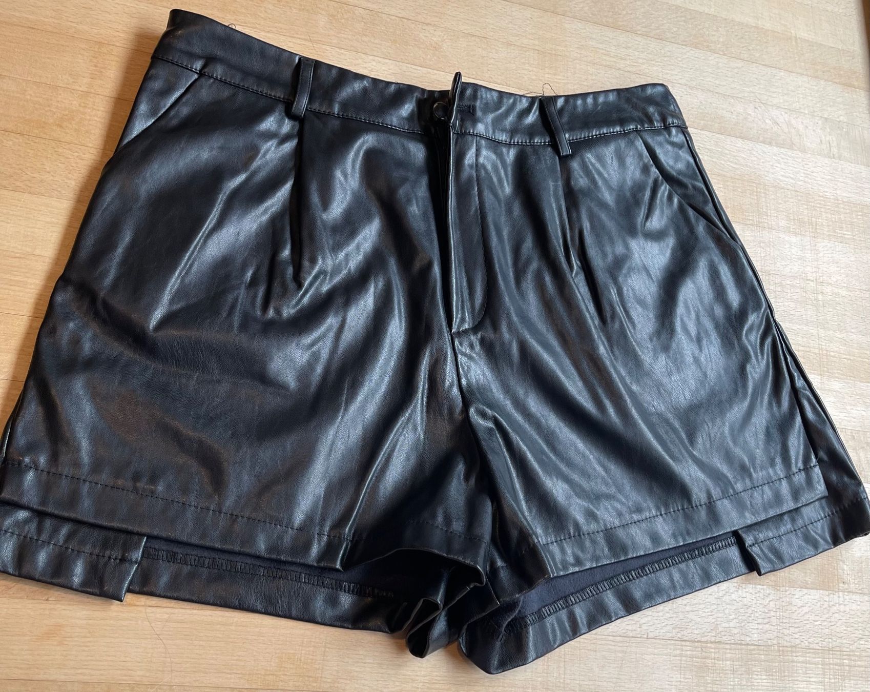 Pantaloni: Shorts – Usato da Meilen venduto da gattous 1