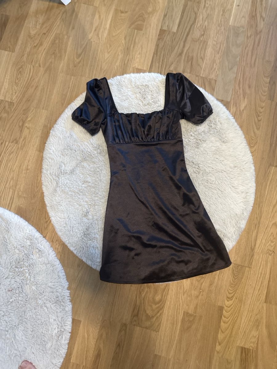 H&M Vestiti: Süsses Milkmaid Dress Braun – Usato da Sevelen venduto da Shelly
