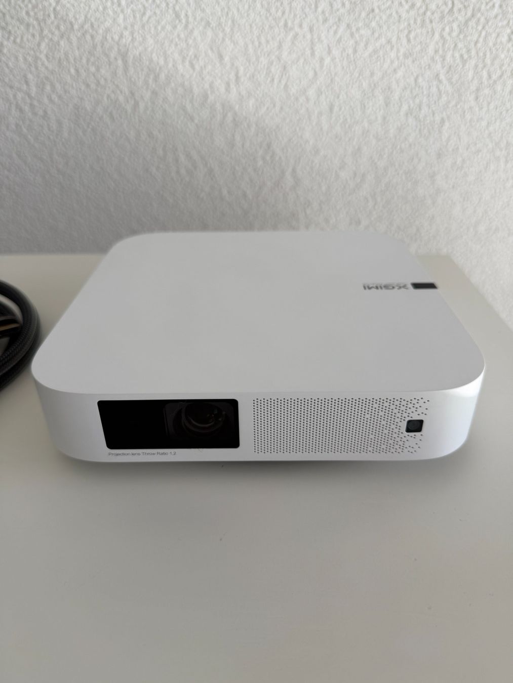 Videoprojektoren: Vidéoprojecteur XGIMI Elfin blanc avec télécommande et acc. – Gebraucht aus Fully von Avranville 2