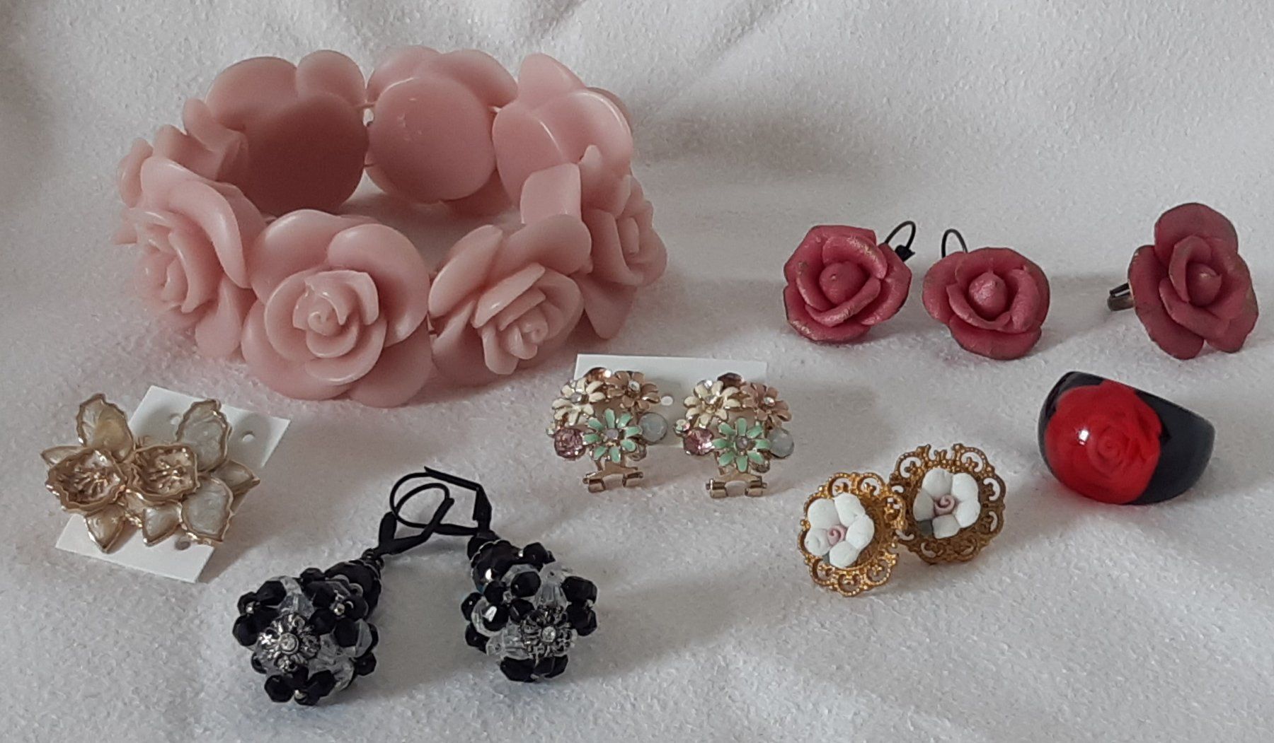 Altri gioielli: 8-teiliges romantisches Schmuck-Set mit Blumenmotiven – Usato da Emmenbrücke venduto da WillisauerRingli