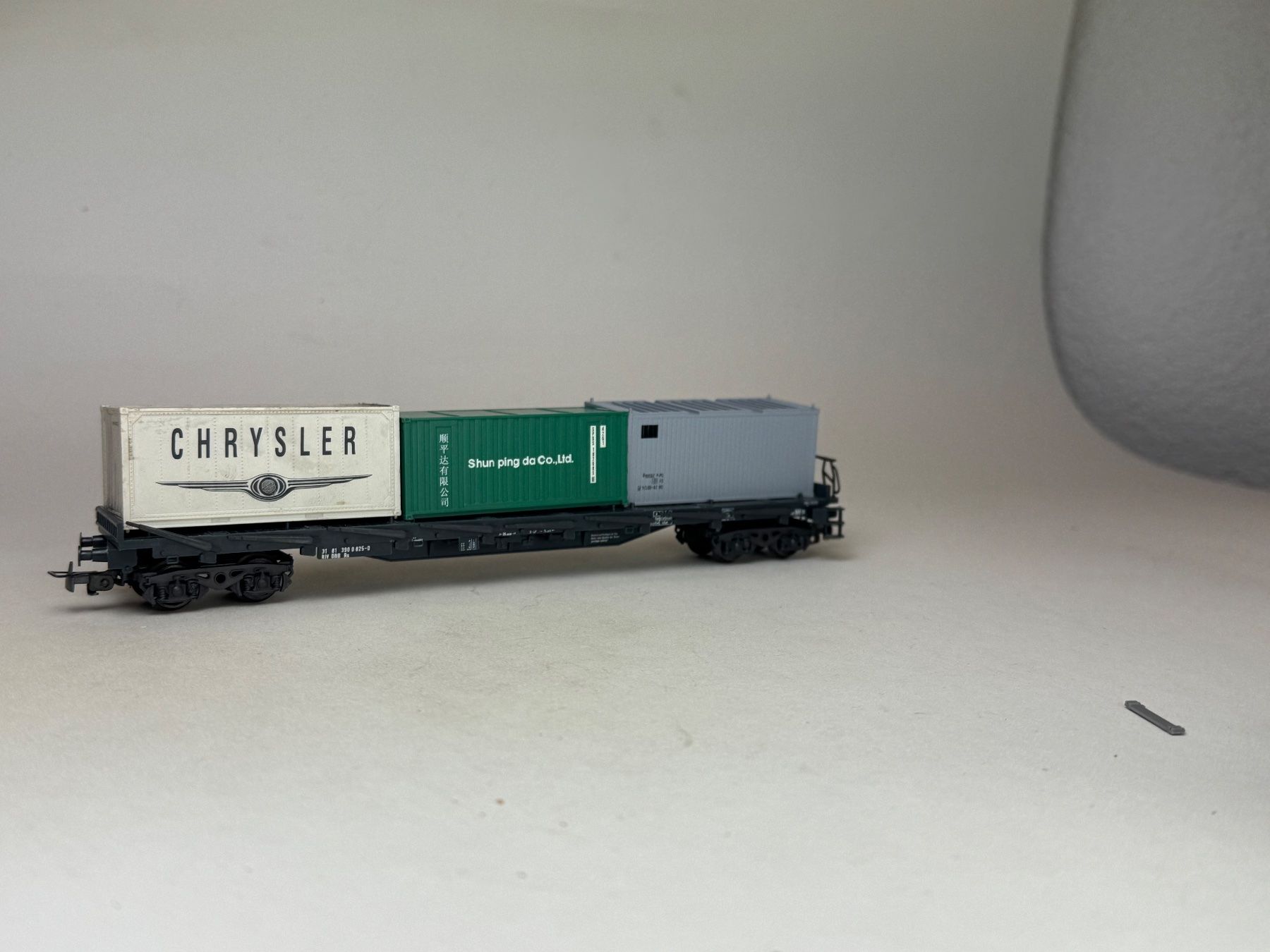 Liliput Modellini di ferrovie: Liliput Containerwagon  Container Chrysler und andern – Usato da Elm venduto da Wikmtz 1