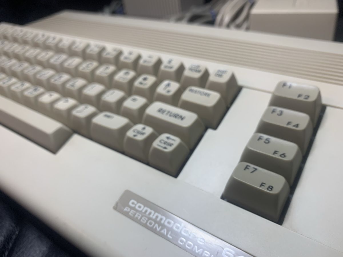 Commodore PCs: Commodore 64 – Gebraucht aus Basel von  5