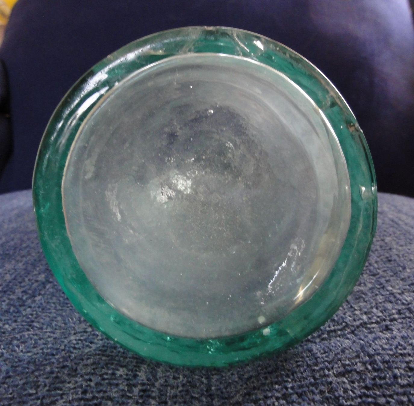 Bouteilles: Antike Glasflasche mit Reliefprägung – Défectueux à Wohlen AG par Flusslauf 6
