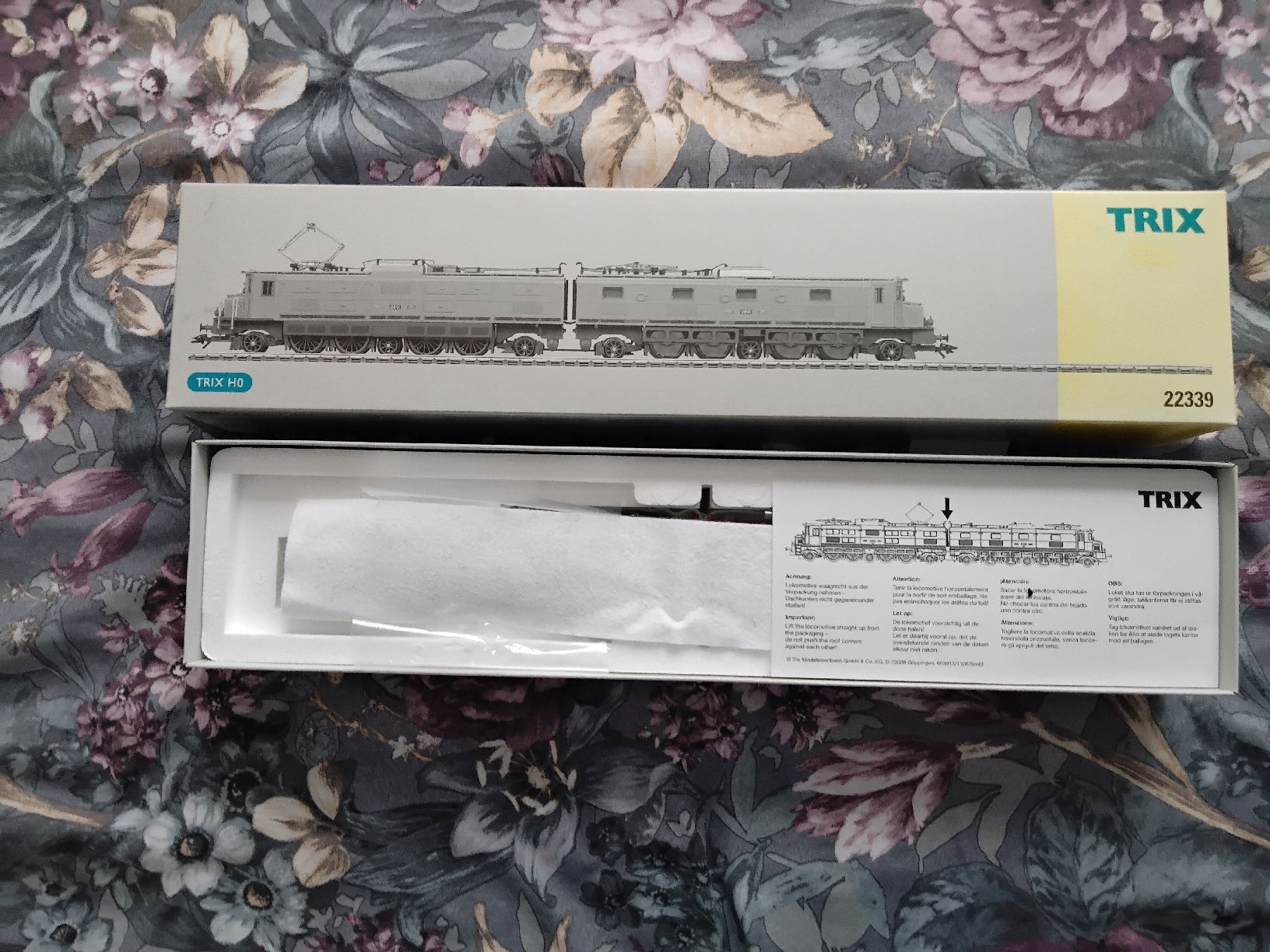 Trix Trains électriques: SBB AE 4/8 Analog DC  mit NEM Buchse Neuwertig – Neuf avec emballage d'origine à Romanshorn par jar_rxt9 2