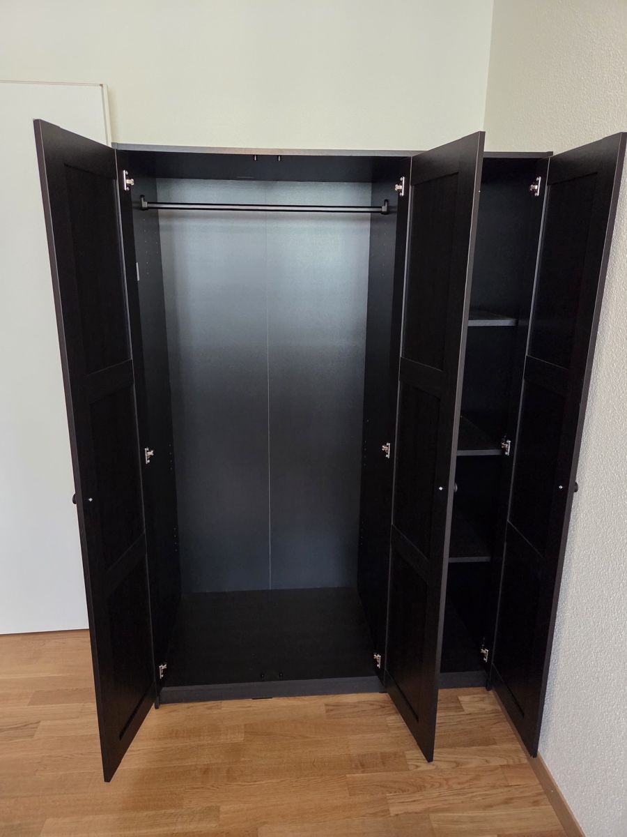Ikea Armadi: Black Ikea wardrobe RAKKESTAD – Usato da Herrliberg venduto da LokalerKaeufer 3