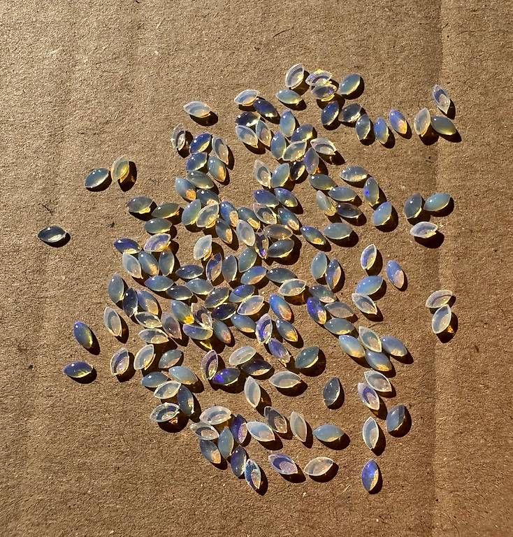 Fossilien: OPAL Cabochons aus Australien ECHT!!! top Farben/Glanz – Neu und originalverpackt aus Leuggern von gemshow 2