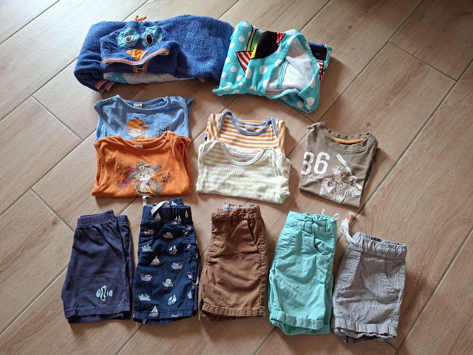 Ensembles coordonnés: Kleiderpaket Junge, Gr.86 – D'occasion à Schüpfheim par lin_p7wr