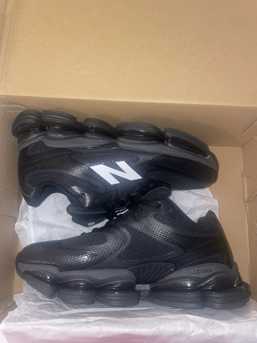 New Balance Scarpe da uomo: New Balance 2000 noir – Nuovo (secondo la descrizione) da Vevey venduto da yah_jd8k