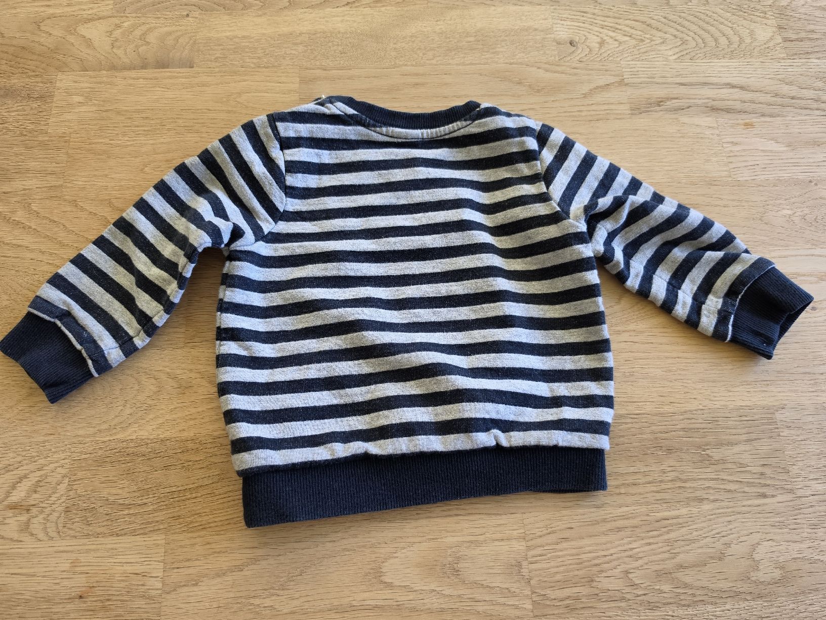 C&A Pullover & Sweatshirts: Monster Pullover Gr. 80 86 – Gebraucht aus Bergdietikon von Staphylococcus 2
