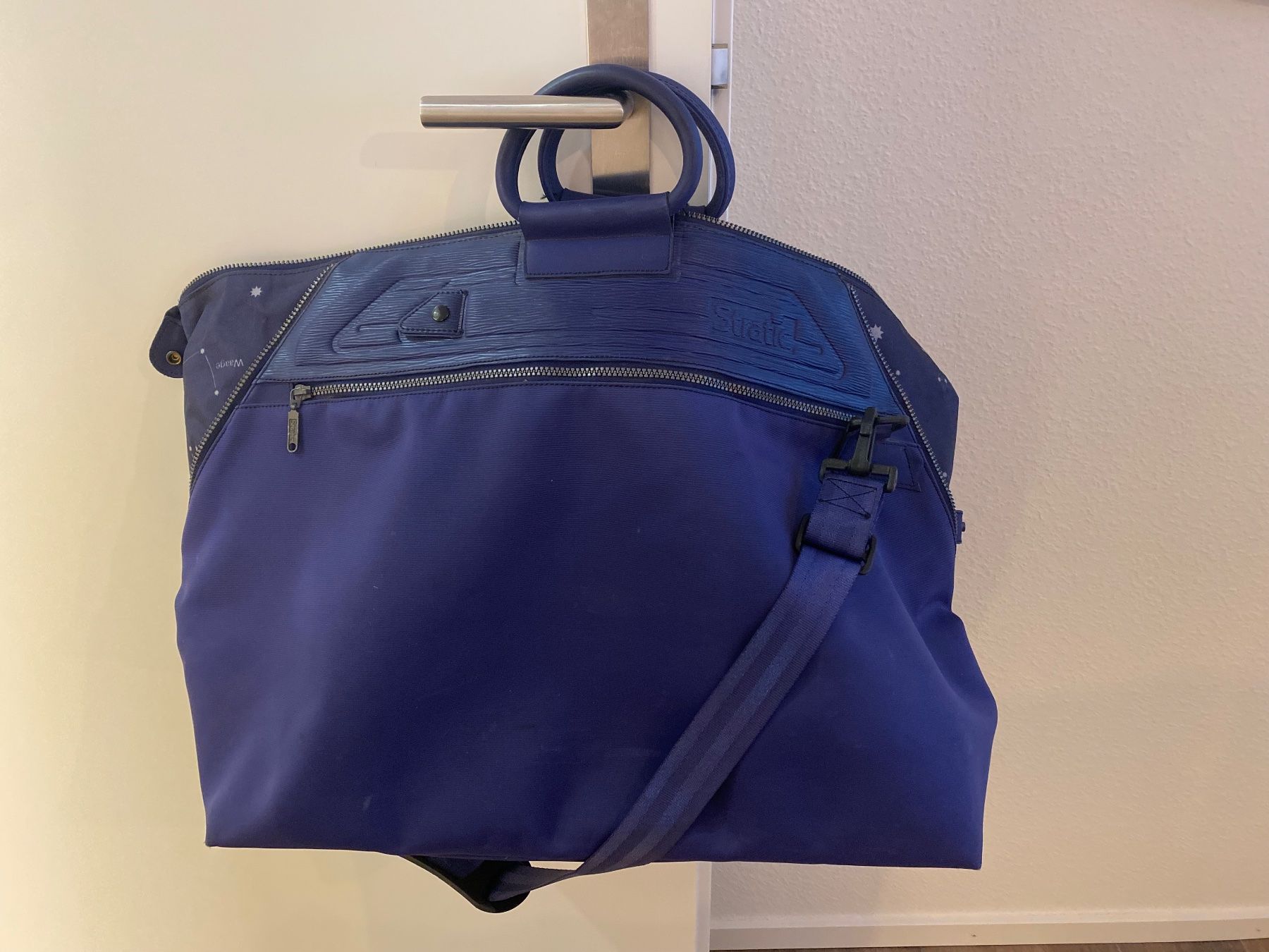 Sacs: Stratic Reisetasche blau violett mit Sternzeichen – D'occasion à Pratteln par a23_j2gs 5