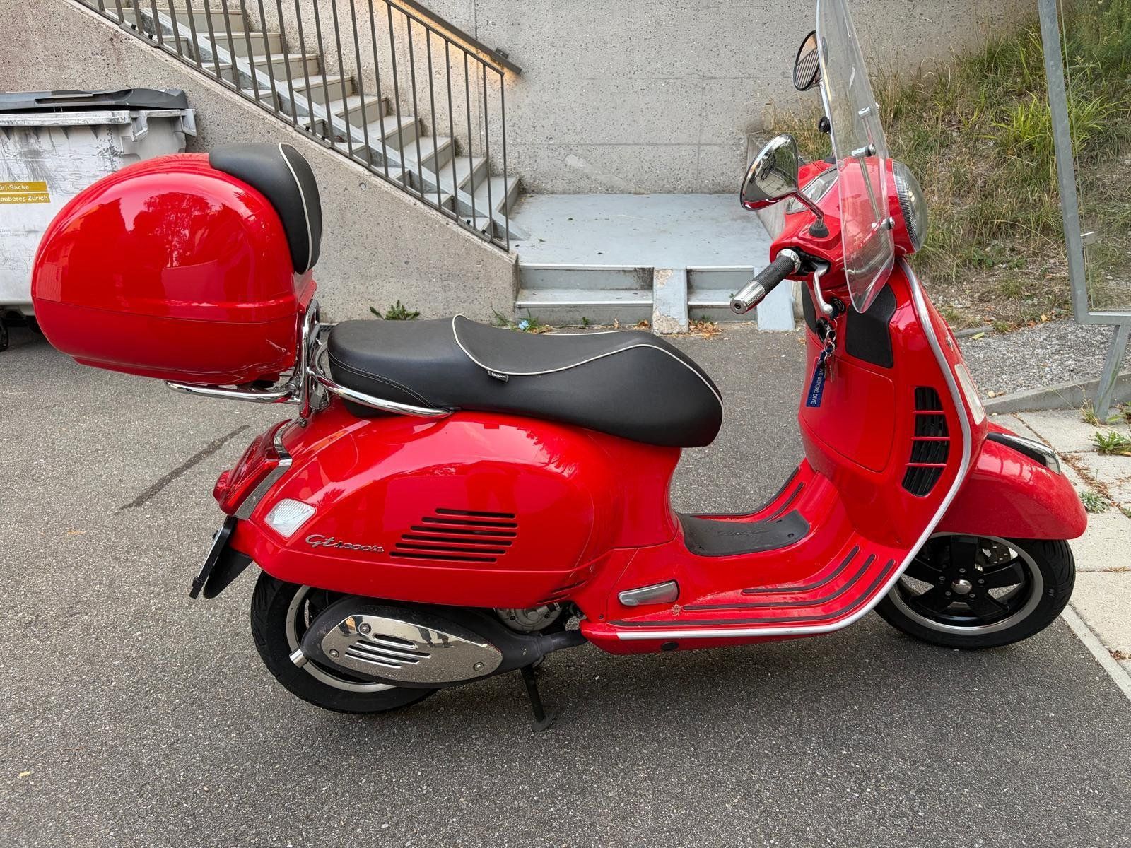 Vespa Scooter: Vespa GTS 300 ABS Rot – Usato da Zürich venduto da josoko12