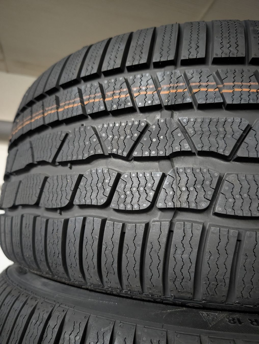 Continental Pneus & Roues: Winterreifen  – Neuf avec emballage d'origine à Dürrenäsch par Pneu-Idris 1