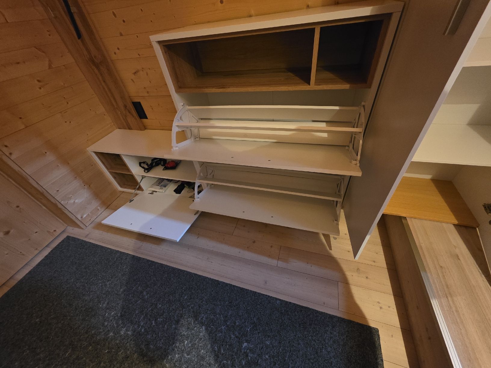 Guardaroba: Garderobe Weiss Holz – Usato da Bäretswil venduto da Suter89 1