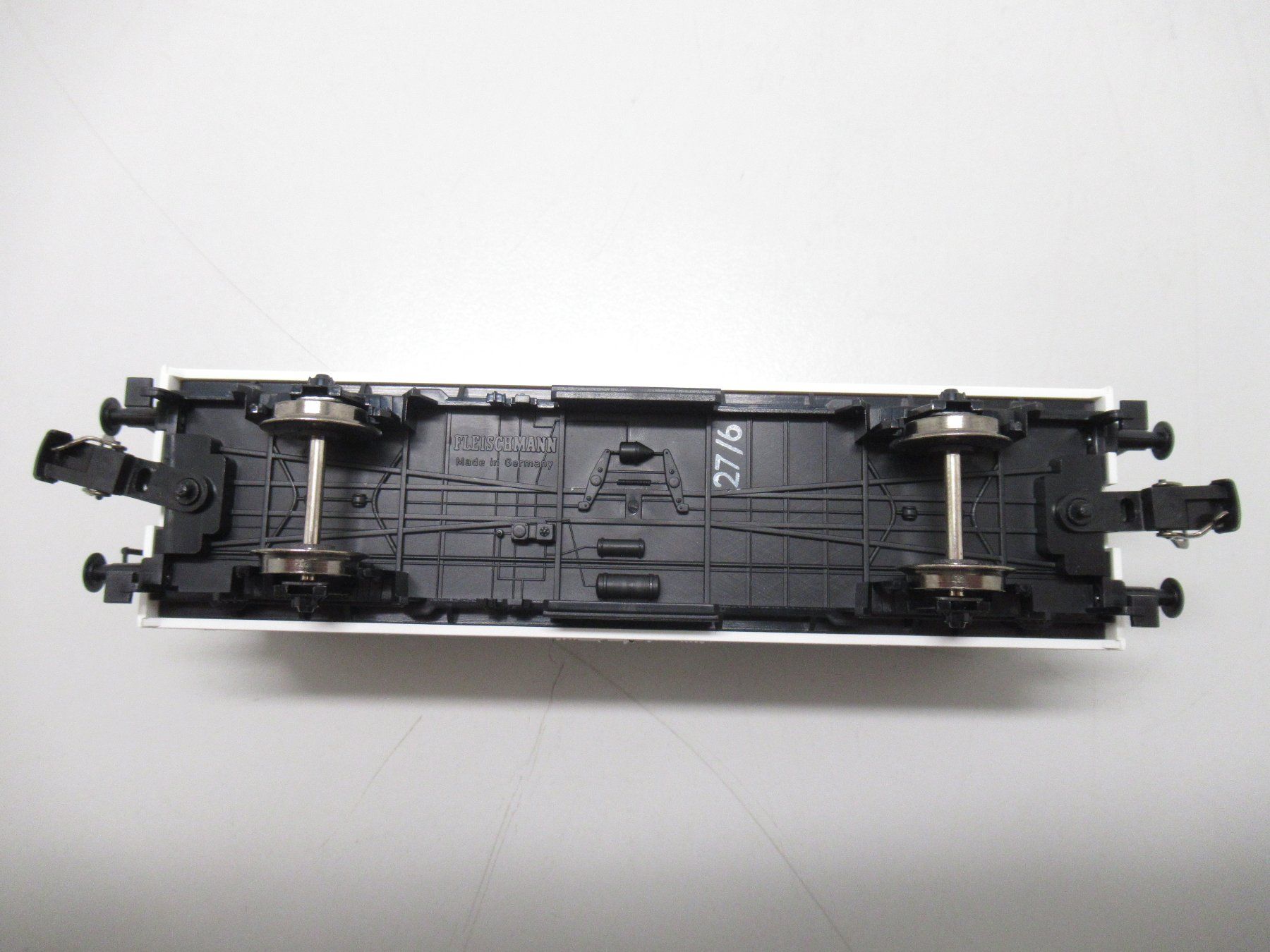 Fleischmann Modellini di ferrovie: Fleischmann 5329 gedeckter Güterwagen Weihenstephan DB DC H0 – Usato da Basel venduto da mhmarken 5