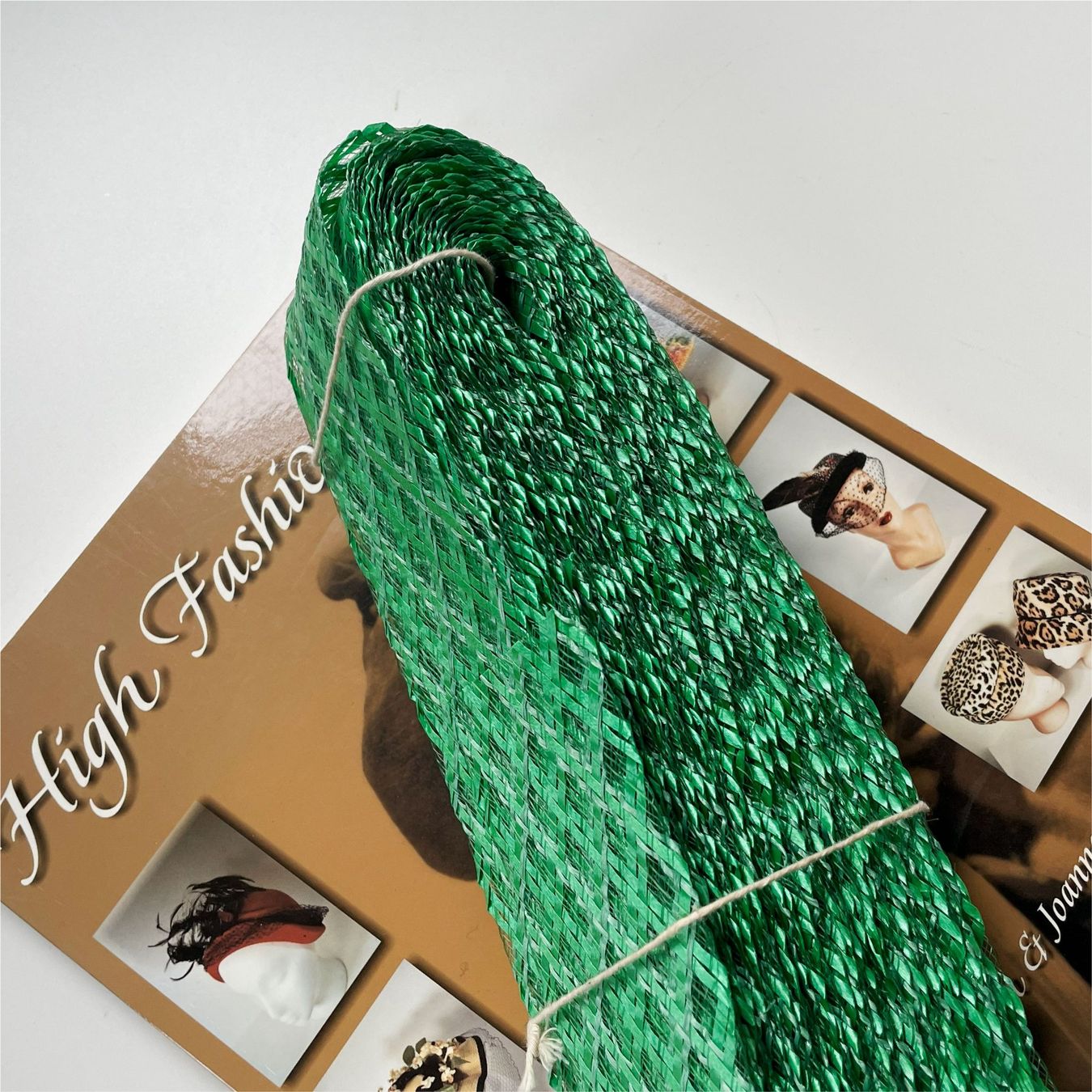 Copricapi, berretti & cappellini: Raffia-Geflecht grün Raffia-Tresse Modisten ca.25 m Strohhut – Nuovo (secondo la descrizione) da Brüttisellen venduto da Buxus 1