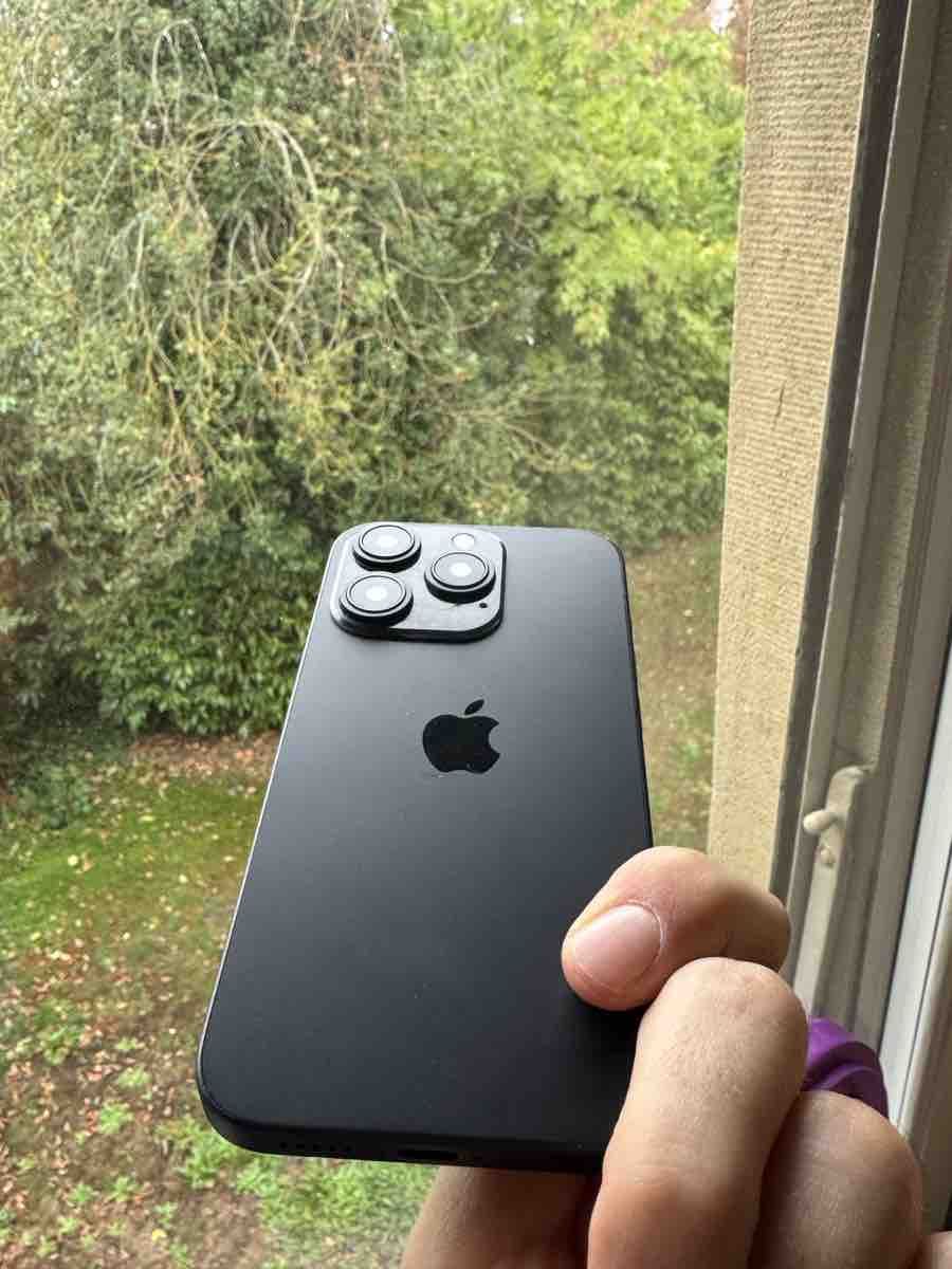 Apple Handys / Smartphones: Apple iPhone 15 Pro Black Neu – Neu (gemäss Beschreibung) aus Riehen von lor_d5w8 2