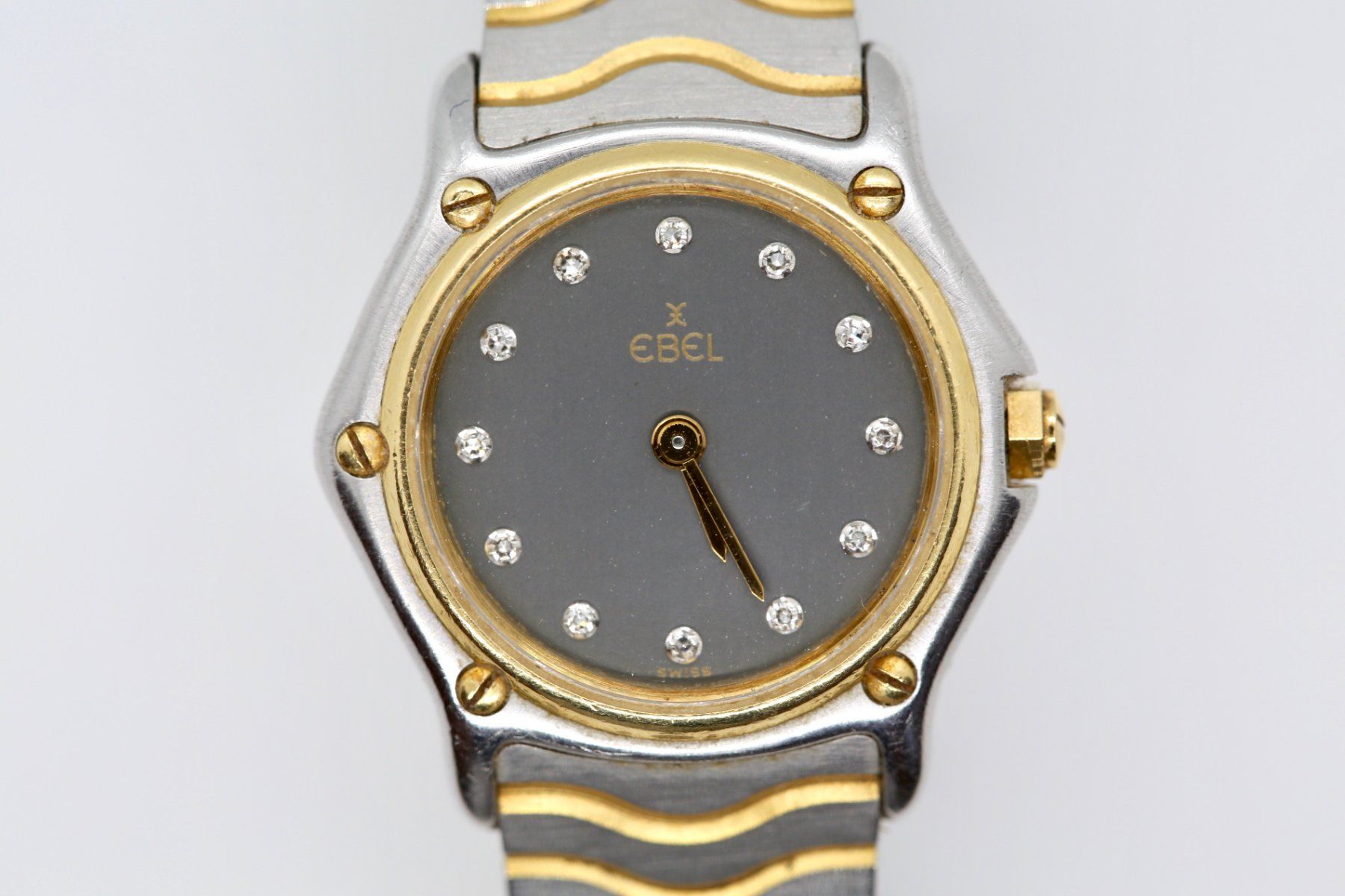 Ebel Orologi: Ebel Classic Wave Damenuhr mit Brillanten ab 1Fr! – Usato da Reinach BL venduto da Han-Numismatik