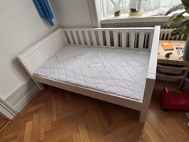 Sanders Kinderbett halbhoch