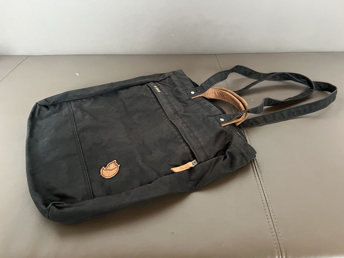 Fjällräven Zaini: Fjällräven Tote Bag, schwarz – Usato da Büsserach venduto da LineCa 1