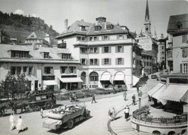 St. Moritz  GR  -   Postauto und Pferdekutsche