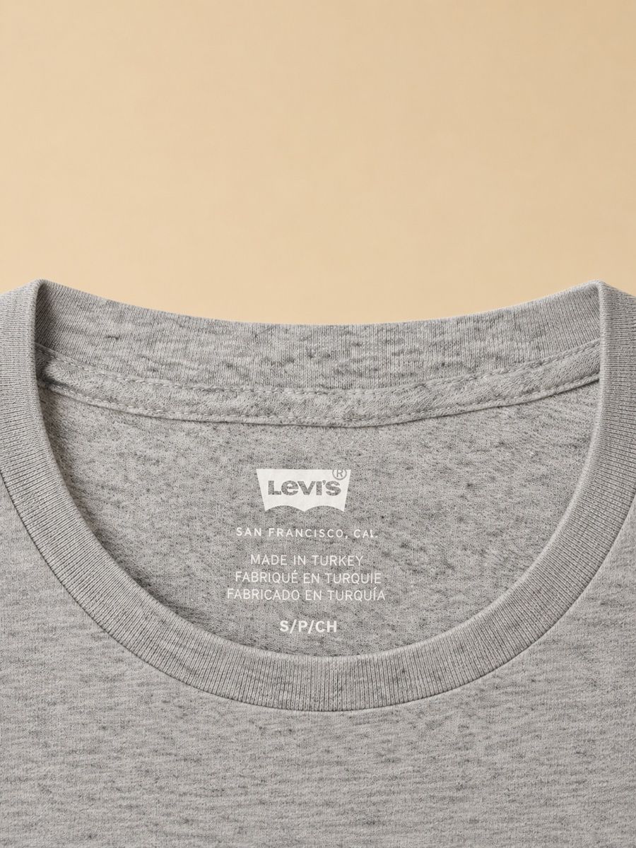 Levi's T-shirt: T-SHIRT LEVI'S GRIS – Nuovo (secondo la descrizione) da Lausanne venduto da KeNaChic 2