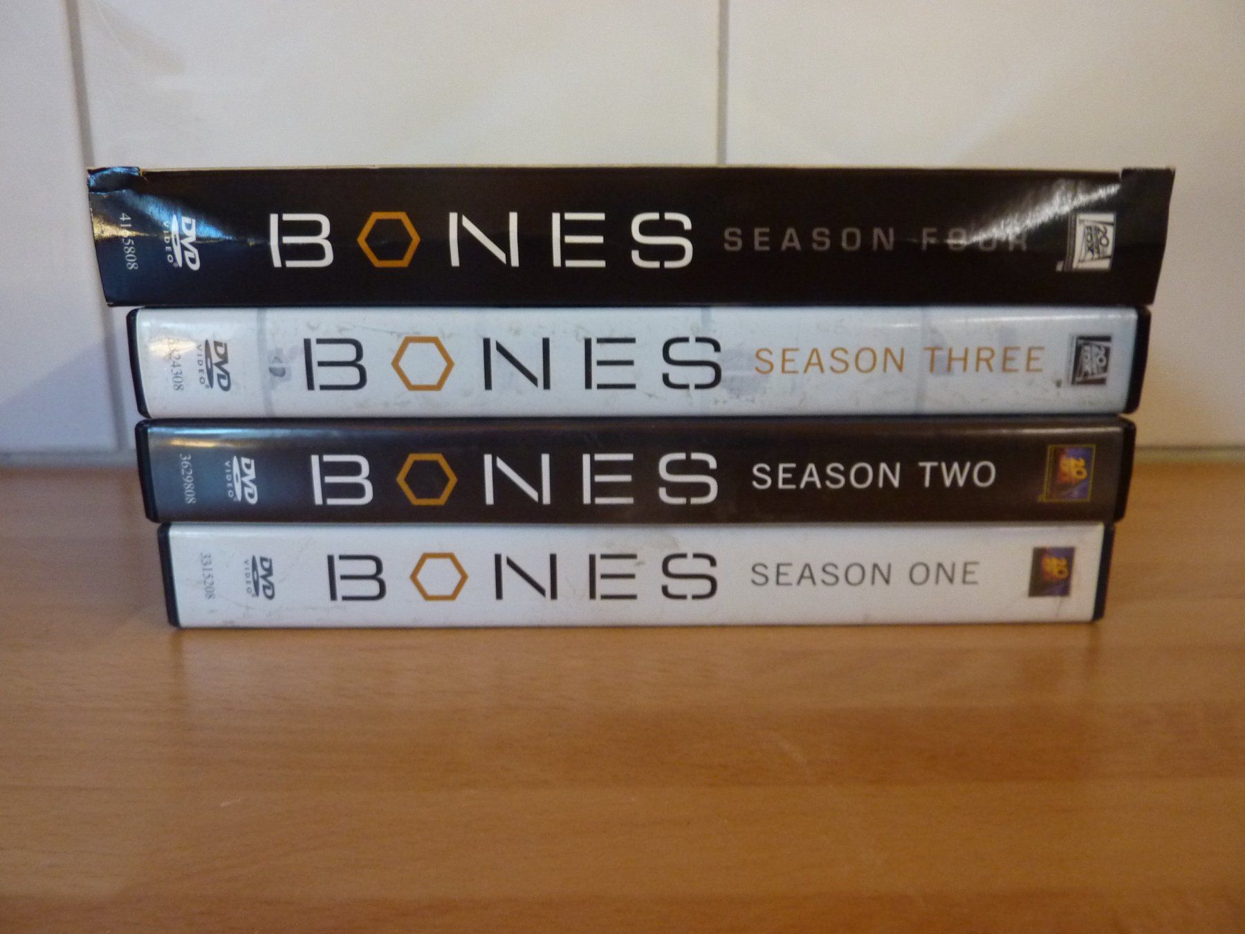 Alle DVDs: Bones Staffel 1 - 4 – Gebraucht aus Niederscherli von Zahnd1 2