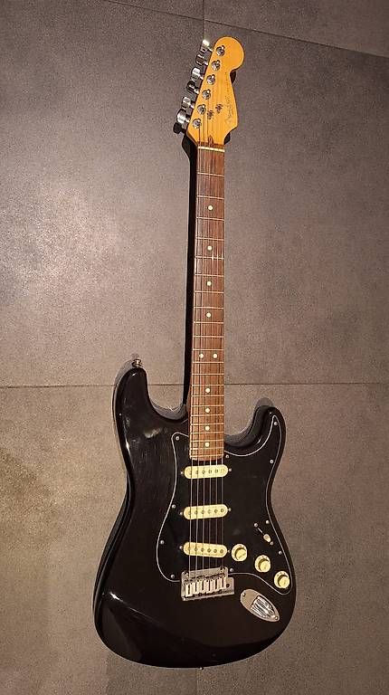 Instruments de musique: Fender Stratocaster de 1997 – D'occasion à Bretigny-sur-Morrens par Labonafair