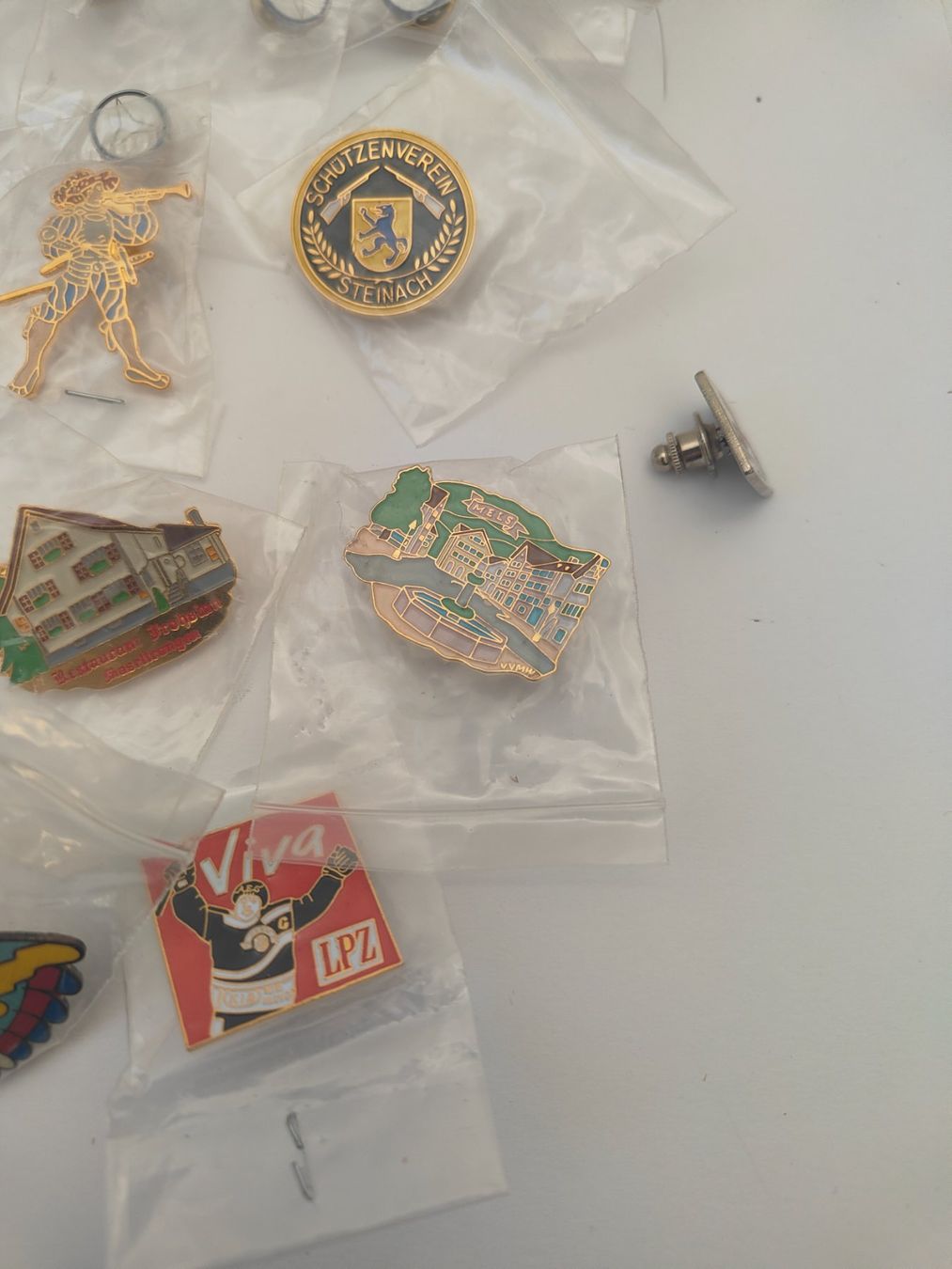 Ferri: Konvolut Pins / Anstecknadeln – Usato da Olten venduto da Mezopotamya 3