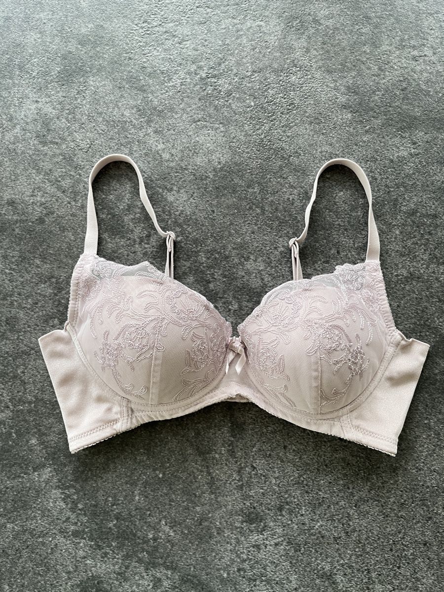 Sonstige Unterwäsche: BH in Lotusfarbe - Größe 75C, 34C – Gebraucht aus Kilchberg ZH von Simple.Life