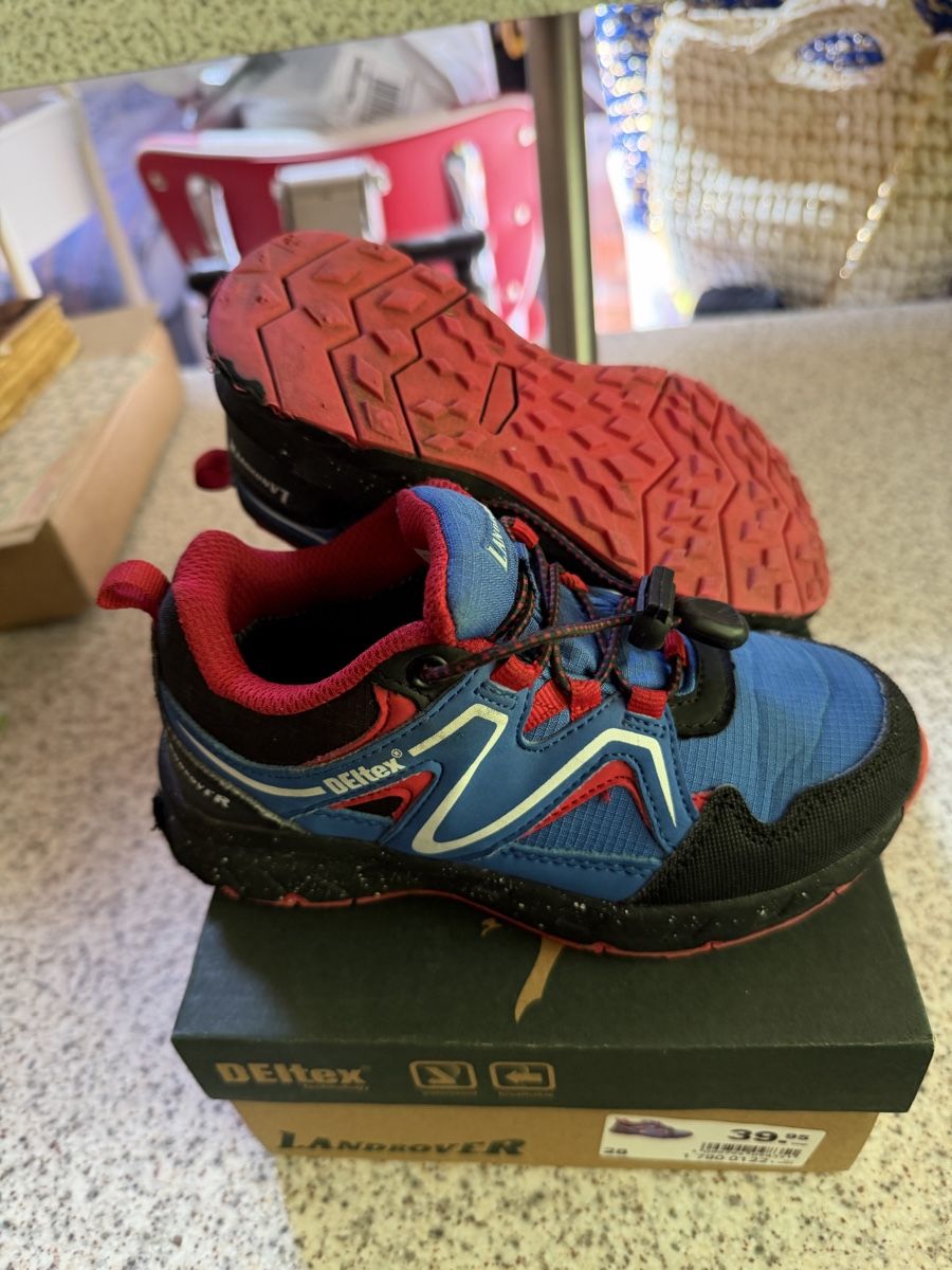 Chaussures garçon: Kinderschuhe Gr.28 – D'occasion à La Garde (Sembrancher) par jan_b6mp 2