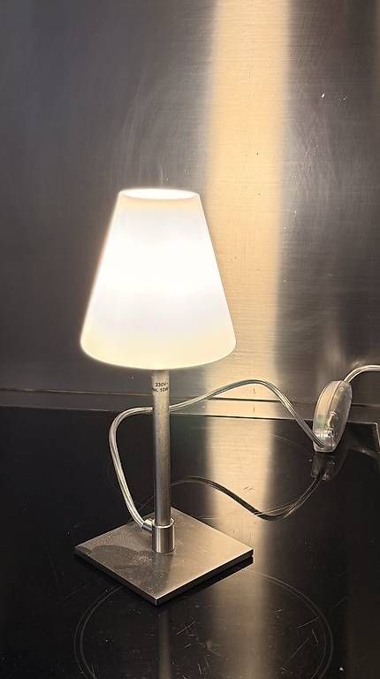 Lampade: Moderne Tischlampe – Usato da Binningen venduto da Hansdampf2
