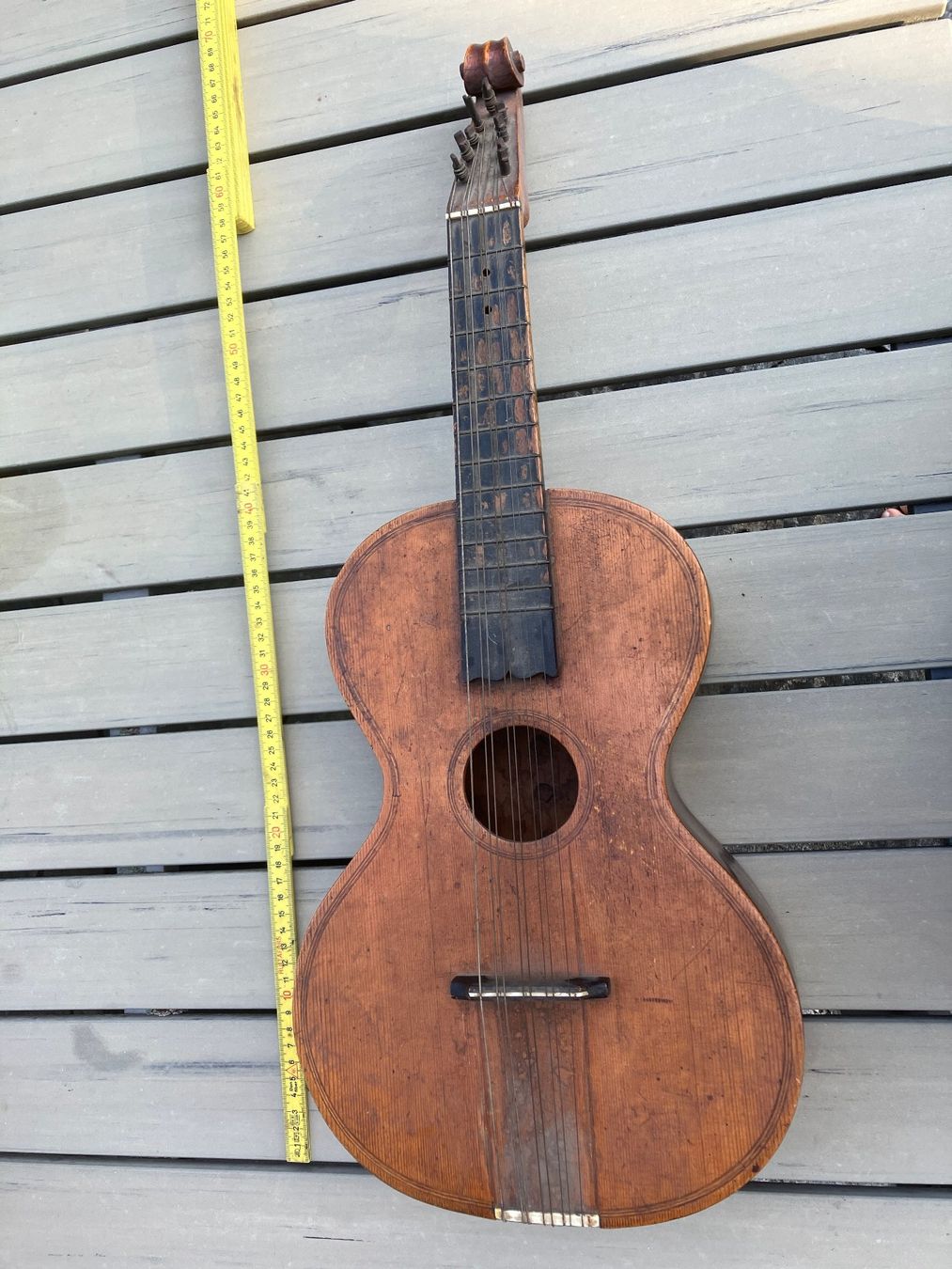 Instruments de musique: Kleine alte Gitarre – Défectueux à Luzern par laconi