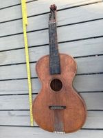 Kleine alte Gitarre