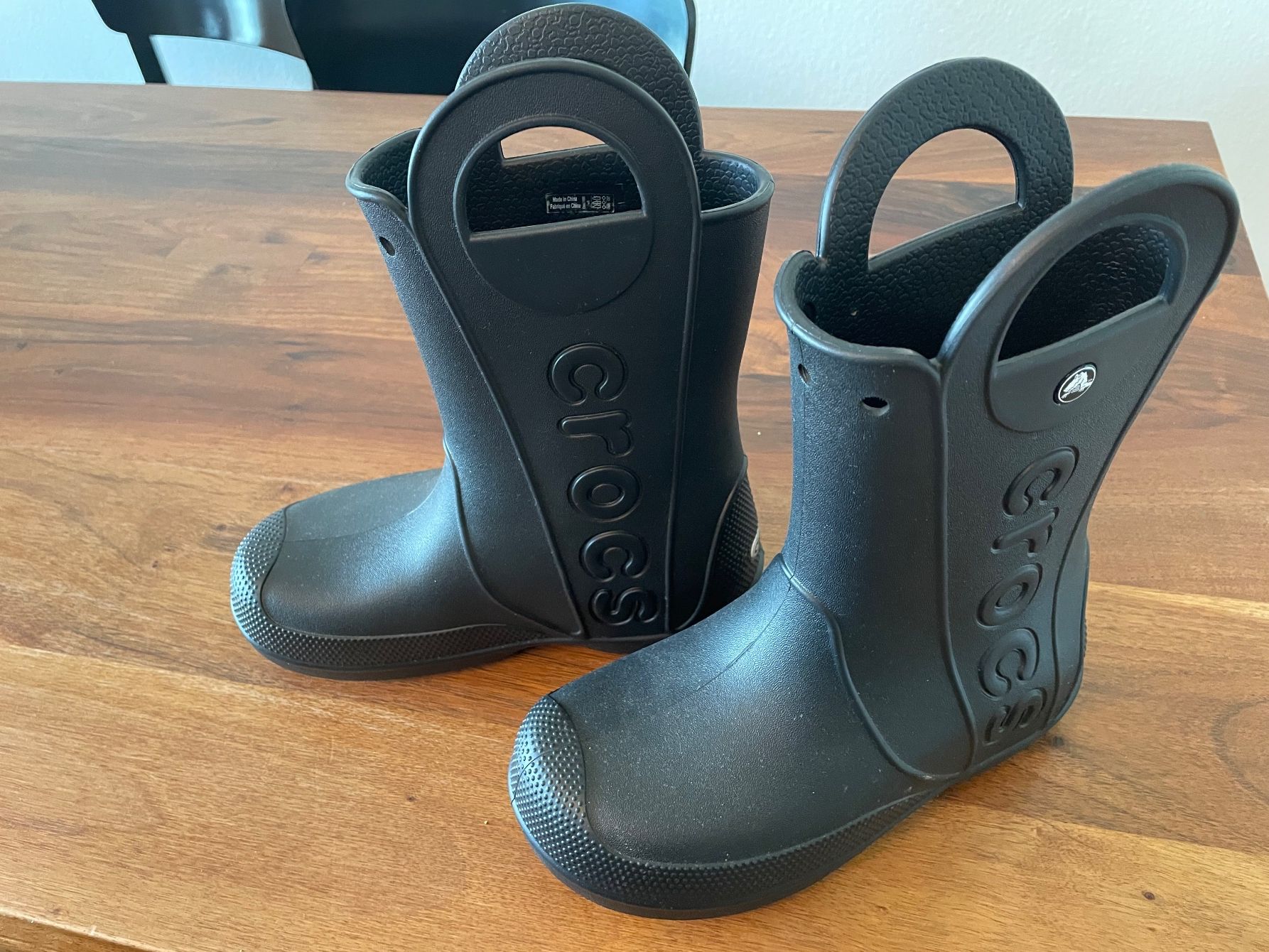 Crocs Scarpe da uomo: Rainboot Crocs Gummistiefel mit Henkel – Usato da Oberwil BL venduto da Timmytom10 1