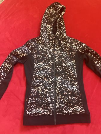 Damen Kapuzenjacke Roxy Grösse M bedruckt innen gefüttert