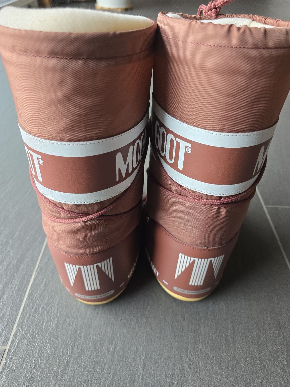 Moon Boot Scarpe da donna: MOONBOOT 35-38 – Nuovo (secondo la descrizione) da Wolfwil venduto da chipsyyy 2